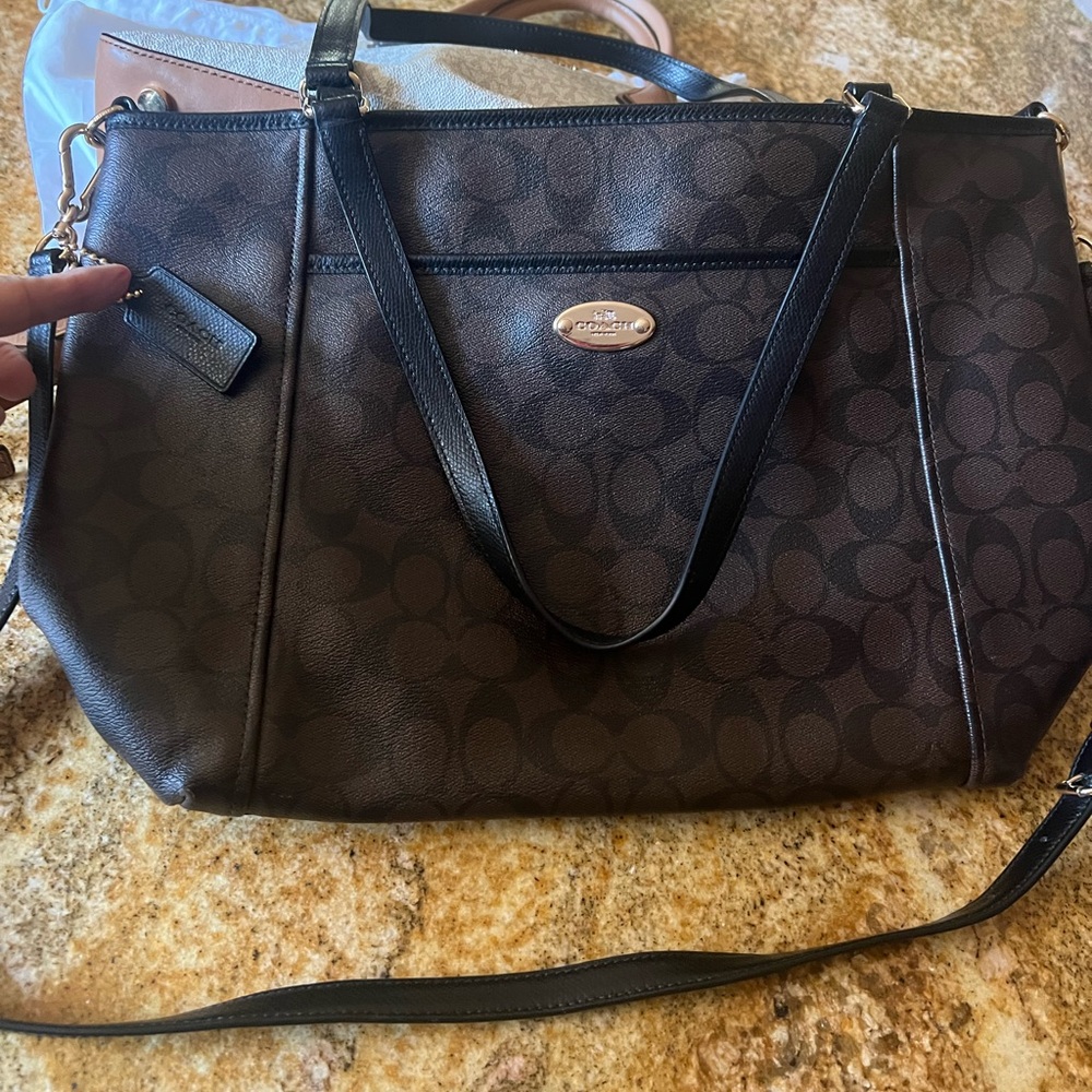 NWOT  Coach Signature Zip Top Pocket Tote Handbag F33998